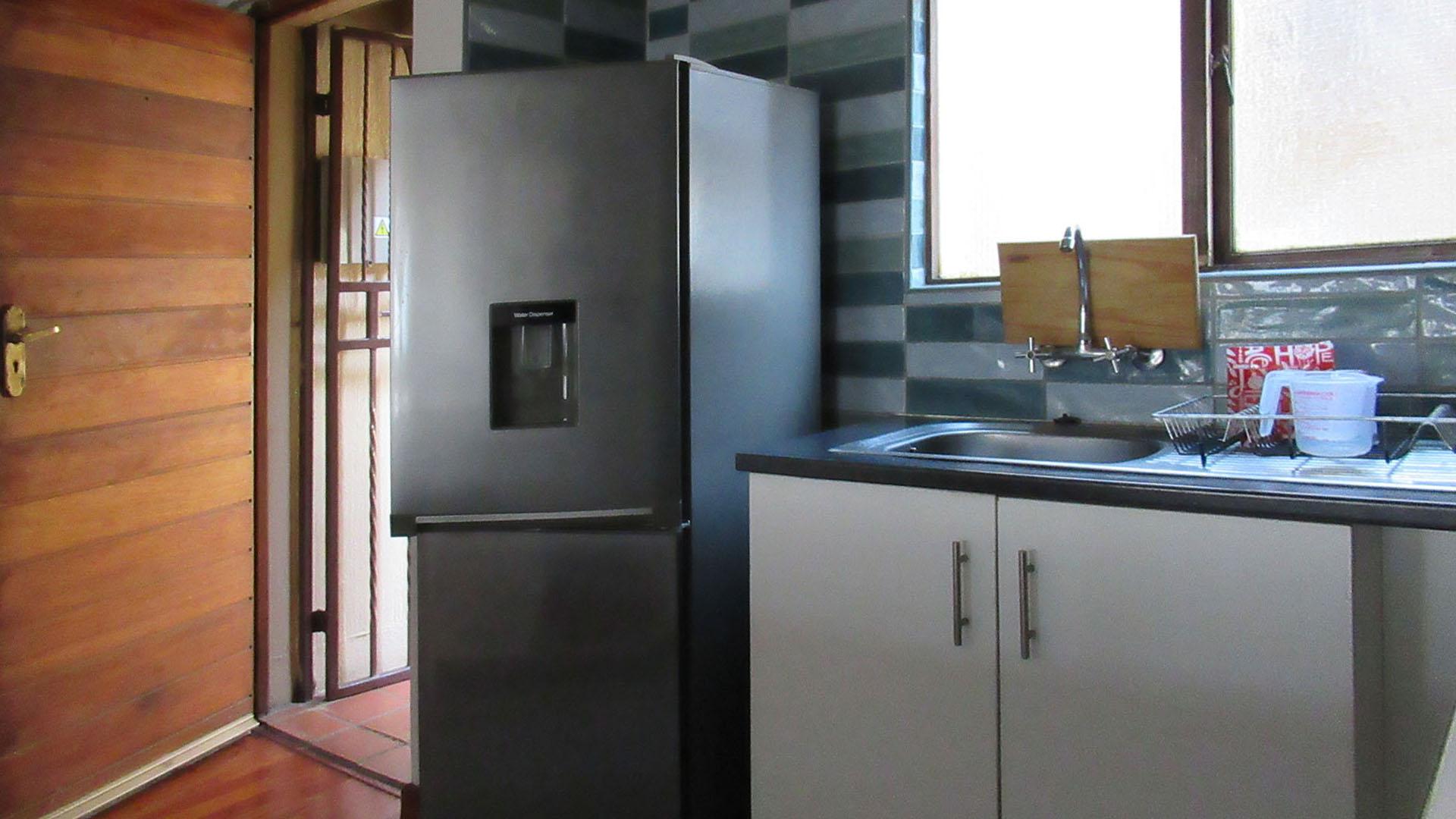 Kitchen - 10 square meters of property in Weltevreden Park