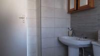 Bathroom 1 - 5 square meters of property in Weltevreden Park