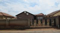 Front View of property in Roodekop