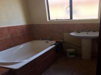 Bathroom 1 - 3 square meters of property in Roodekop