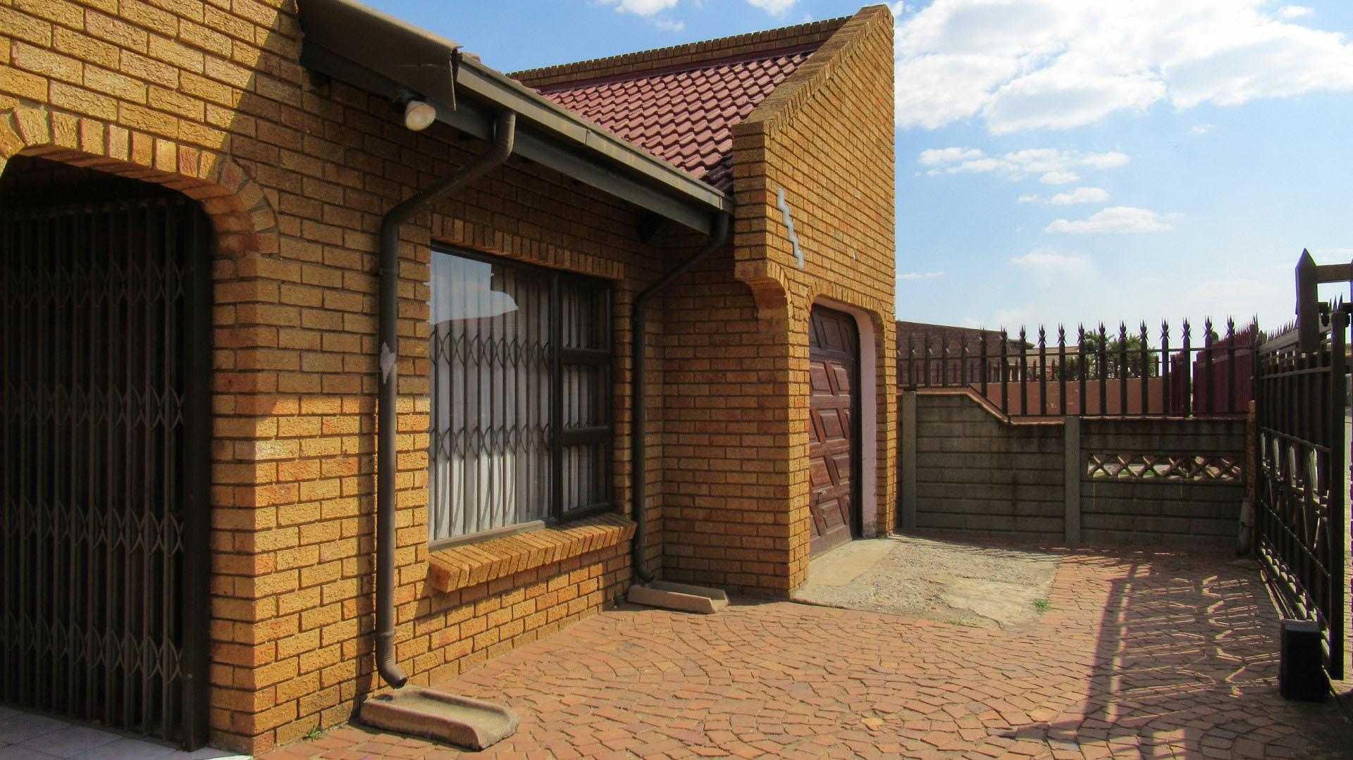 Front View of property in Kwa-Thema