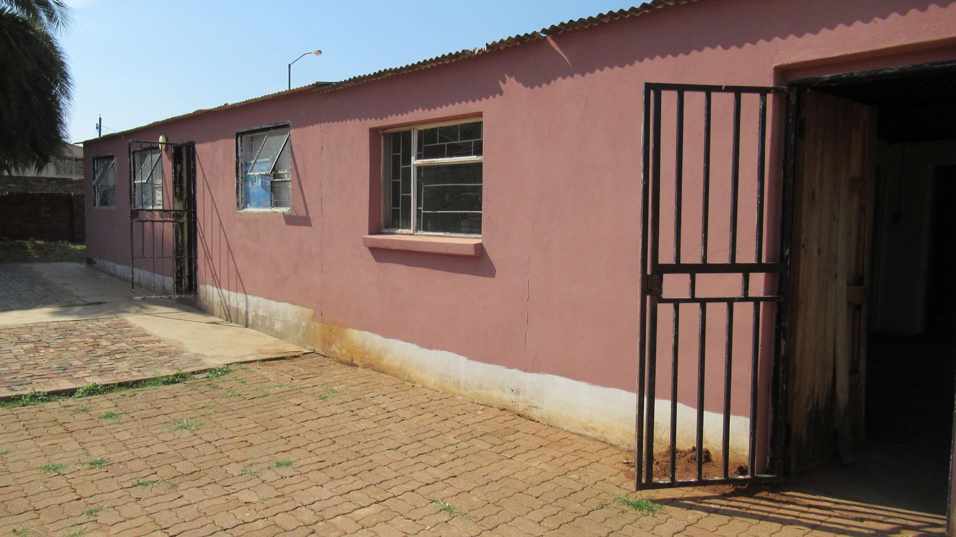 Front View of property in Eersterust