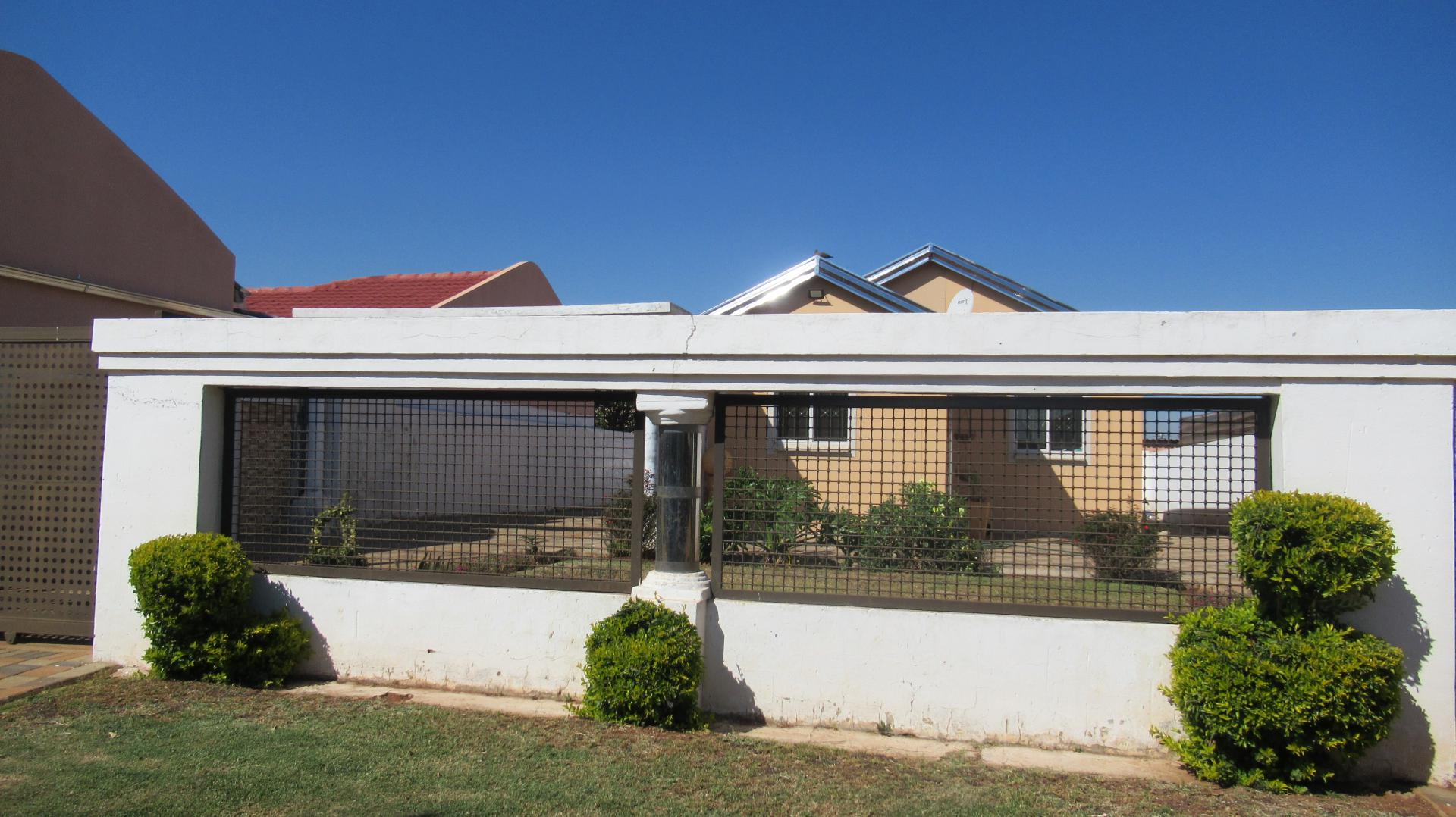 Front View of property in Protea Glen