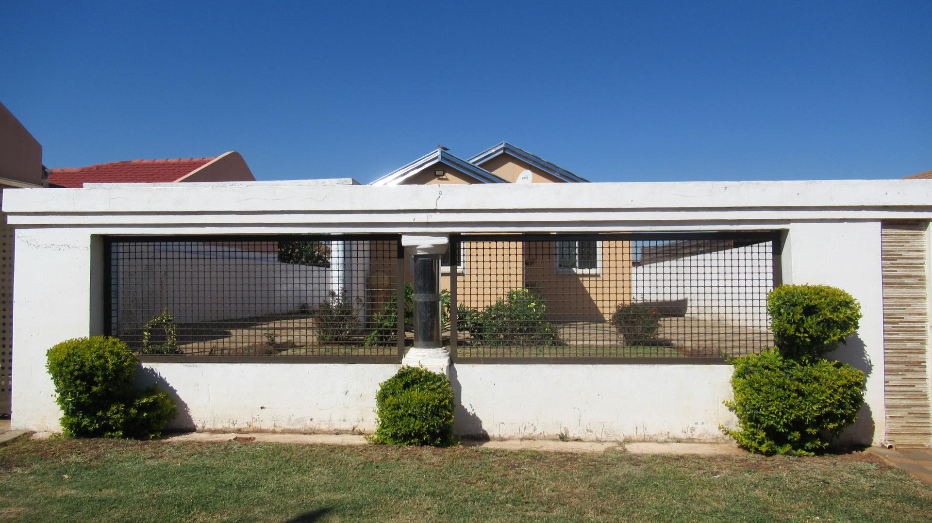 Front View of property in Protea Glen