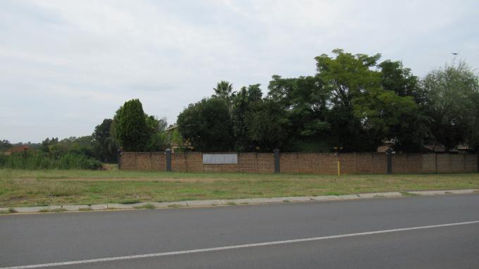 2 Bedroom Sectional Title for Sale and to Rent For Sale in Van Riebeeckpark - Private Sale - MR441812