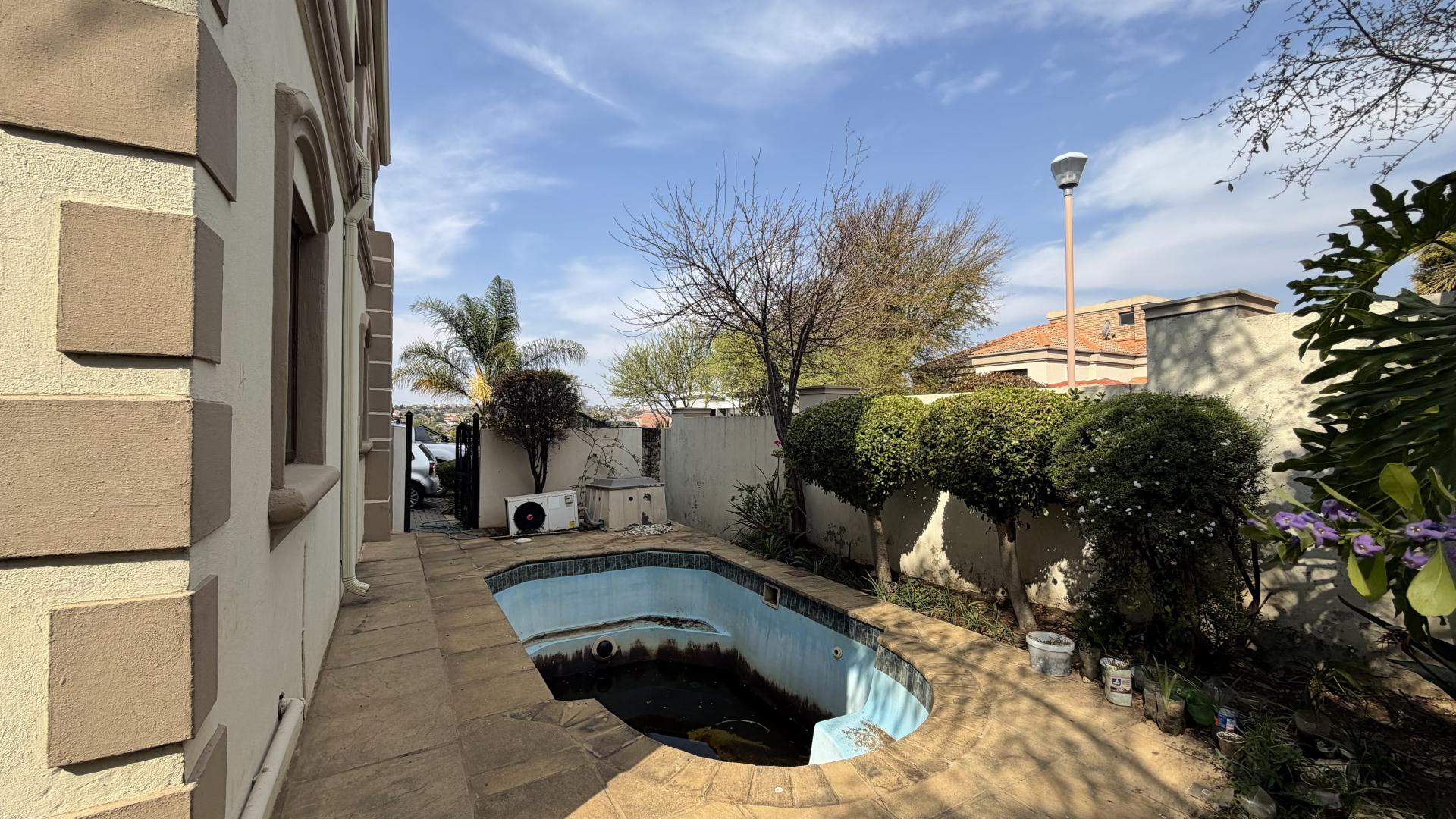 Swimming Pool of property in Sagewood