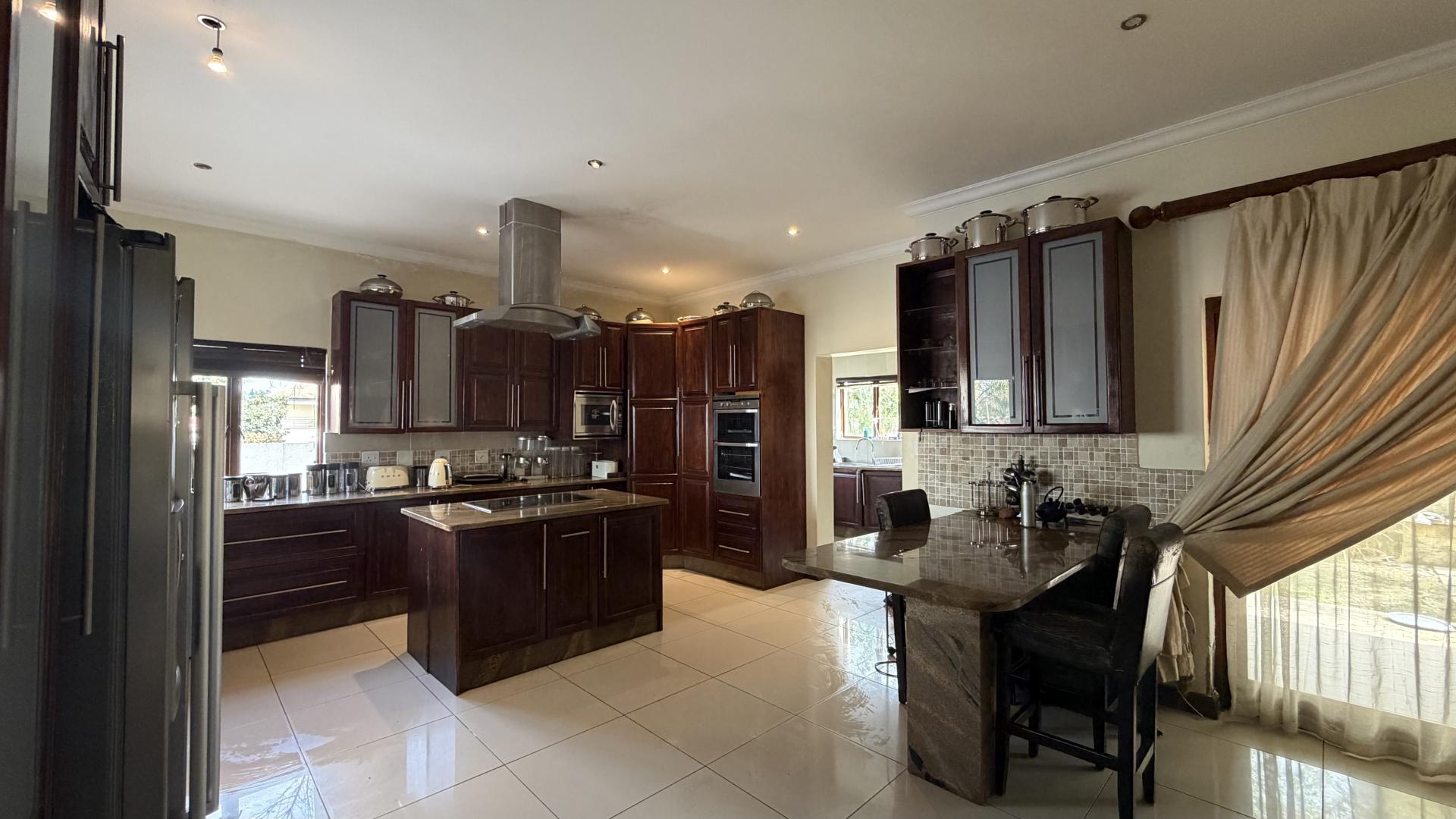 Kitchen of property in Sagewood