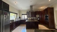 Kitchen of property in Sagewood