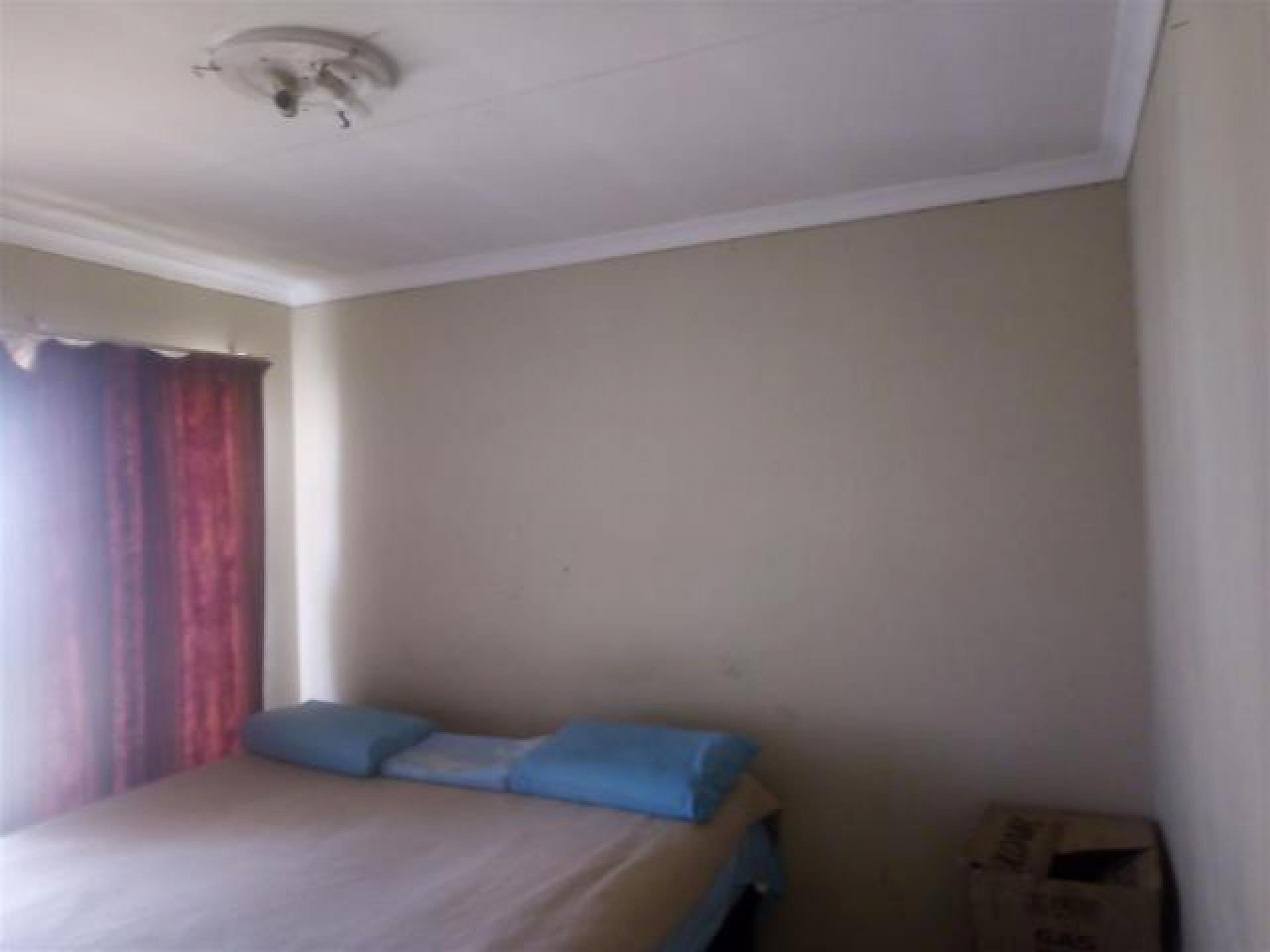 Bed Room 1 - 12 square meters of property in Vanderbijlpark