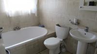 Bathroom 1 - 5 square meters of property in Vanderbijlpark