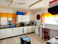 Kitchen - 43 square meters of property in Uvongo