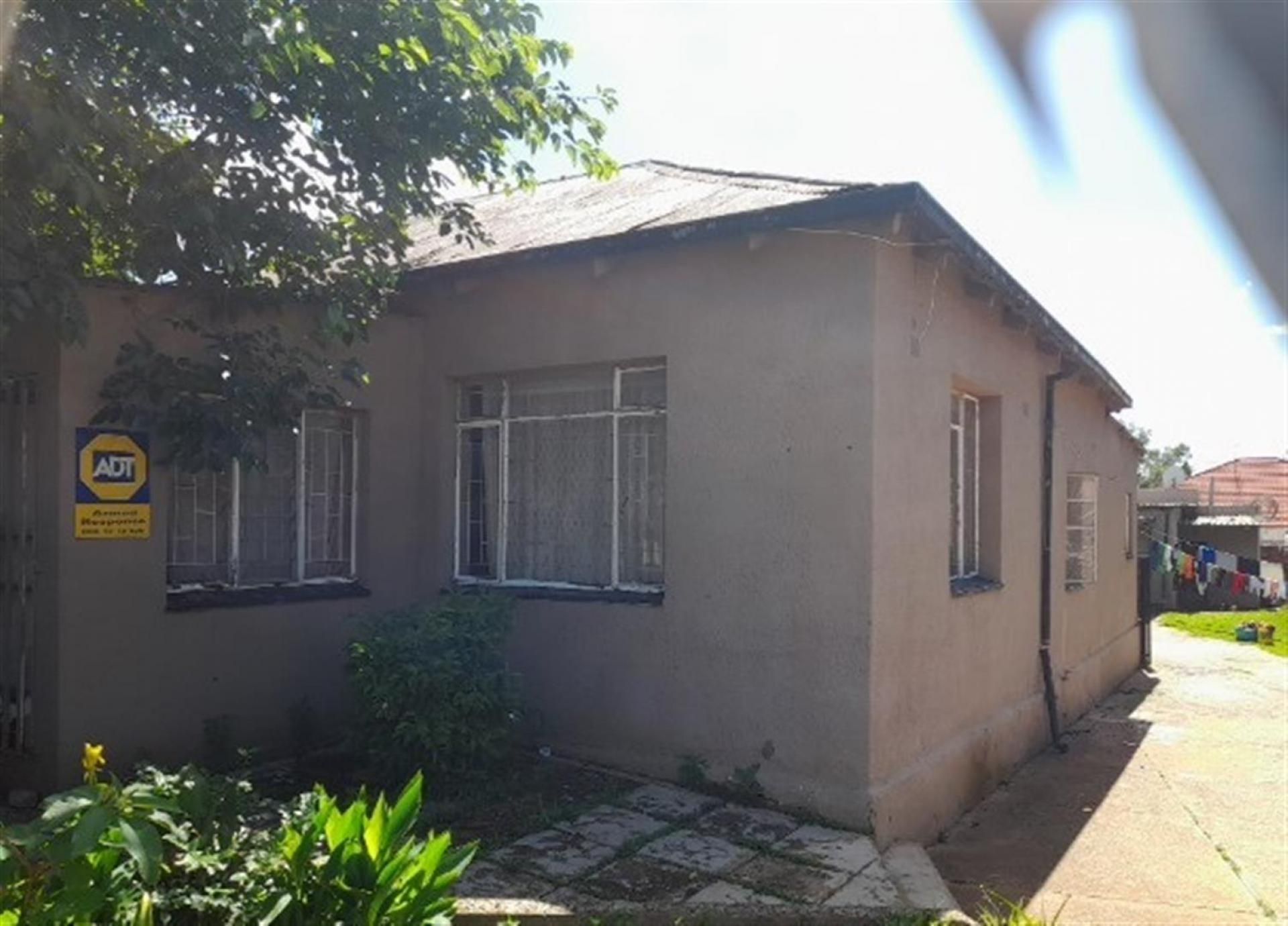 Front View of property in Primrose