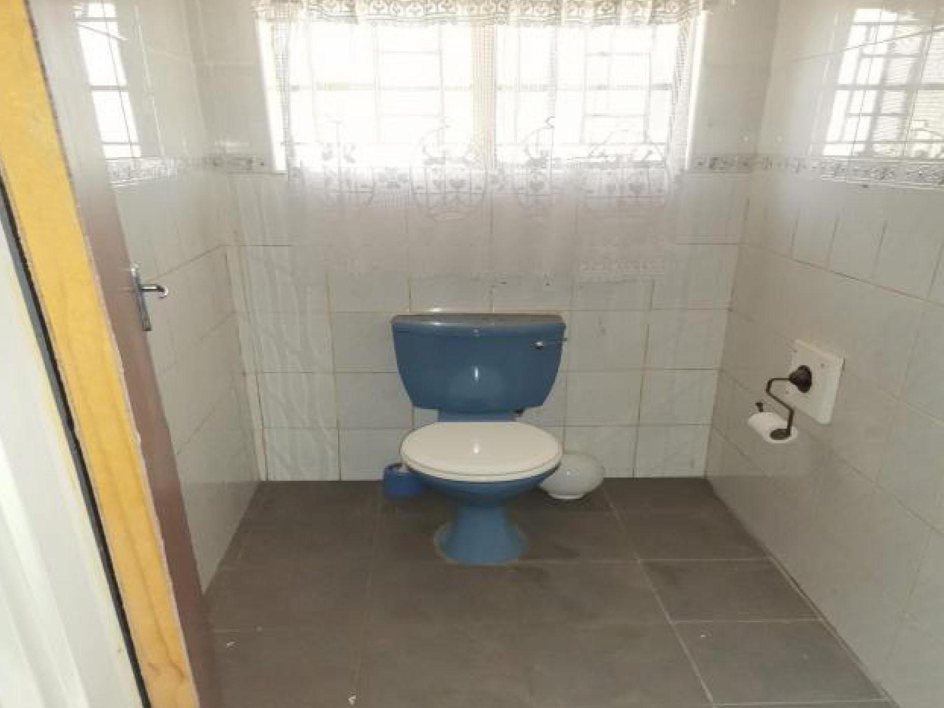 Bathroom 1 of property in Lephalale (Ellisras)