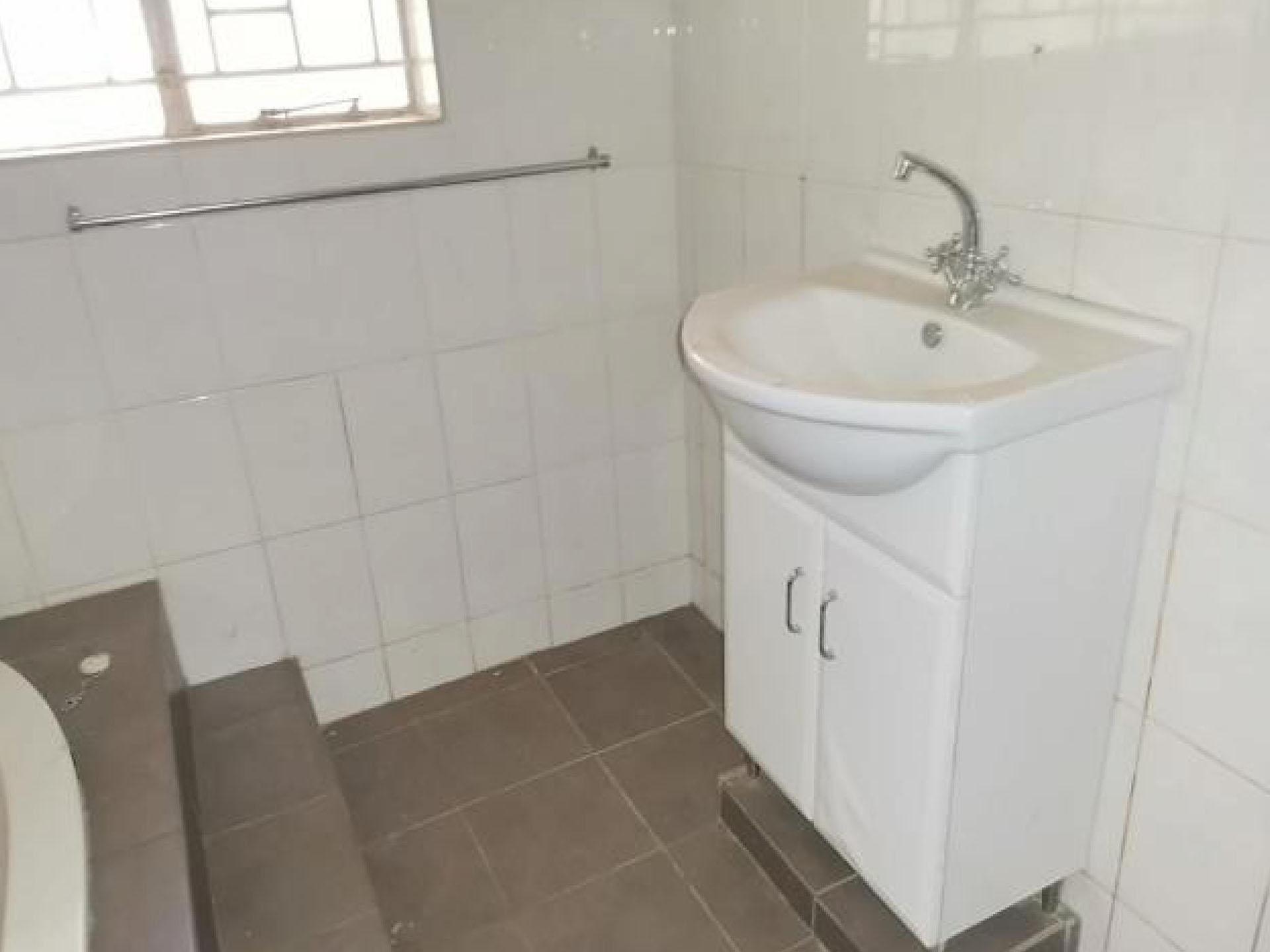 Bathroom 1 of property in Lephalale (Ellisras)