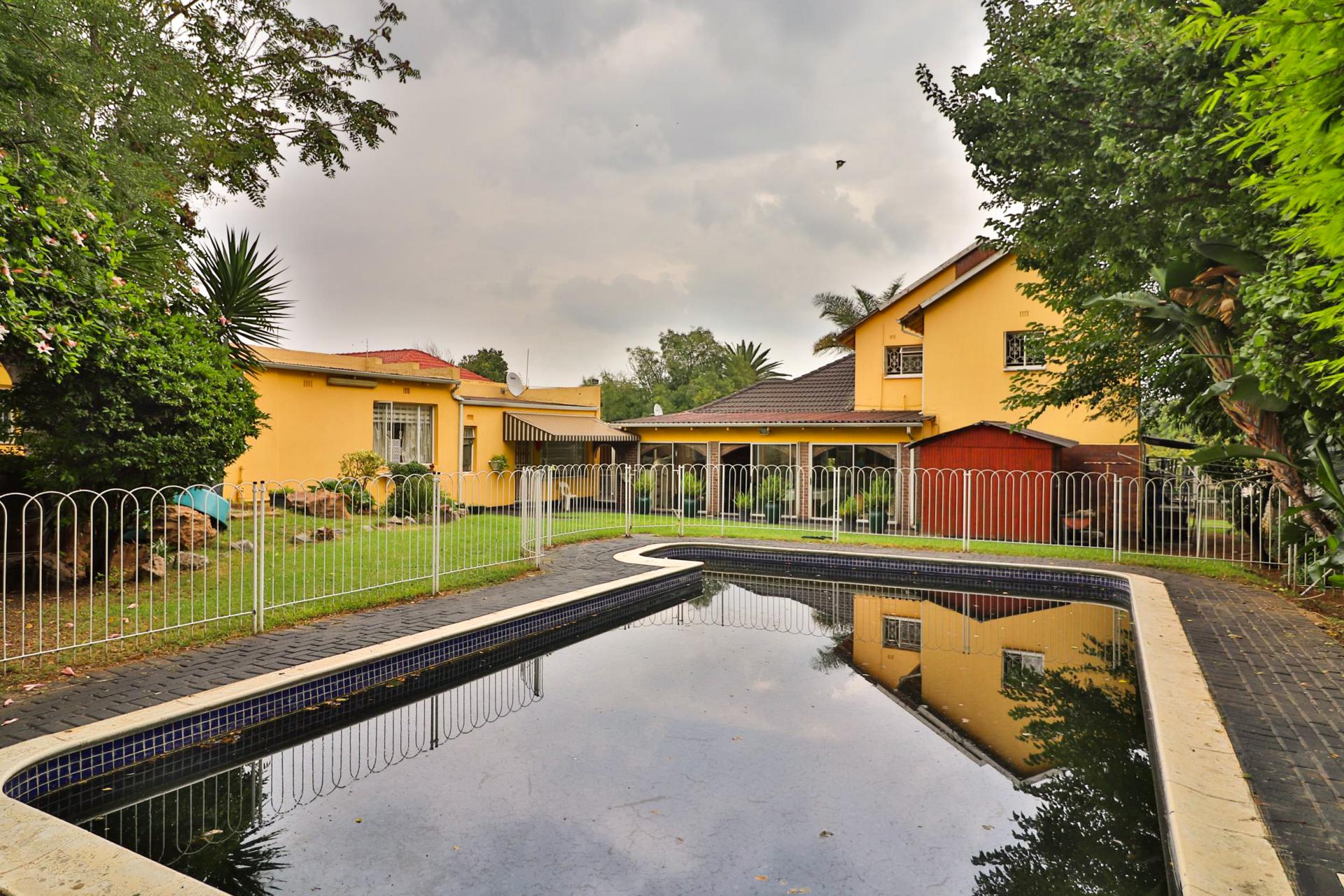 6 Bedroom House for Sale For Sale in Robertsham MR443873