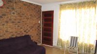 Lounges - 18 square meters of property in Mindalore