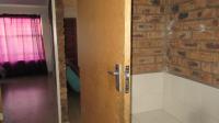 Bathroom 1 - 4 square meters of property in Mindalore