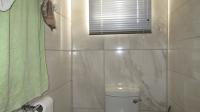 Bathroom 2 - 3 square meters of property in Riverside View