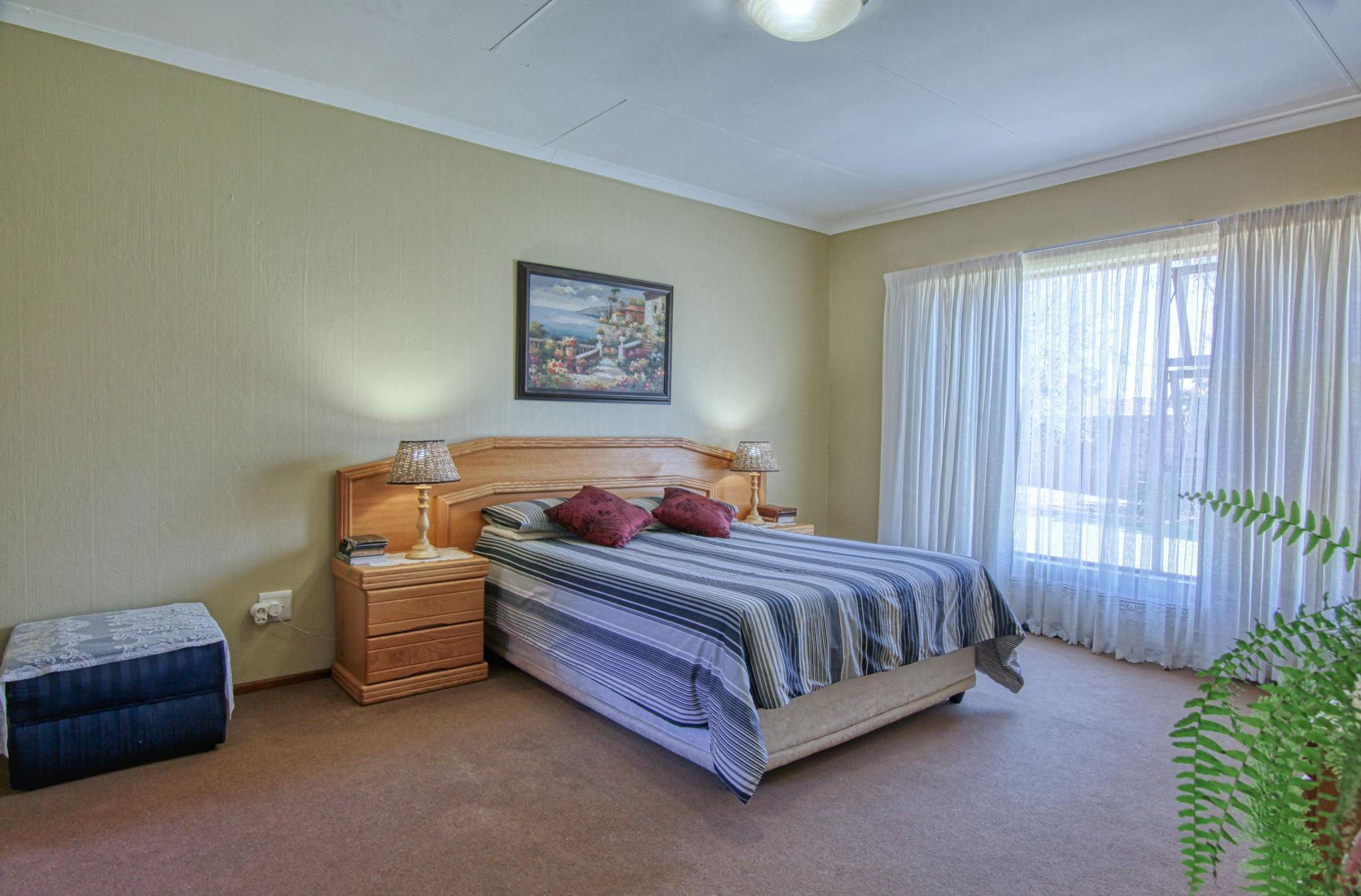 4 Bedroom House for Sale For Sale in Krugersdorp MR444256