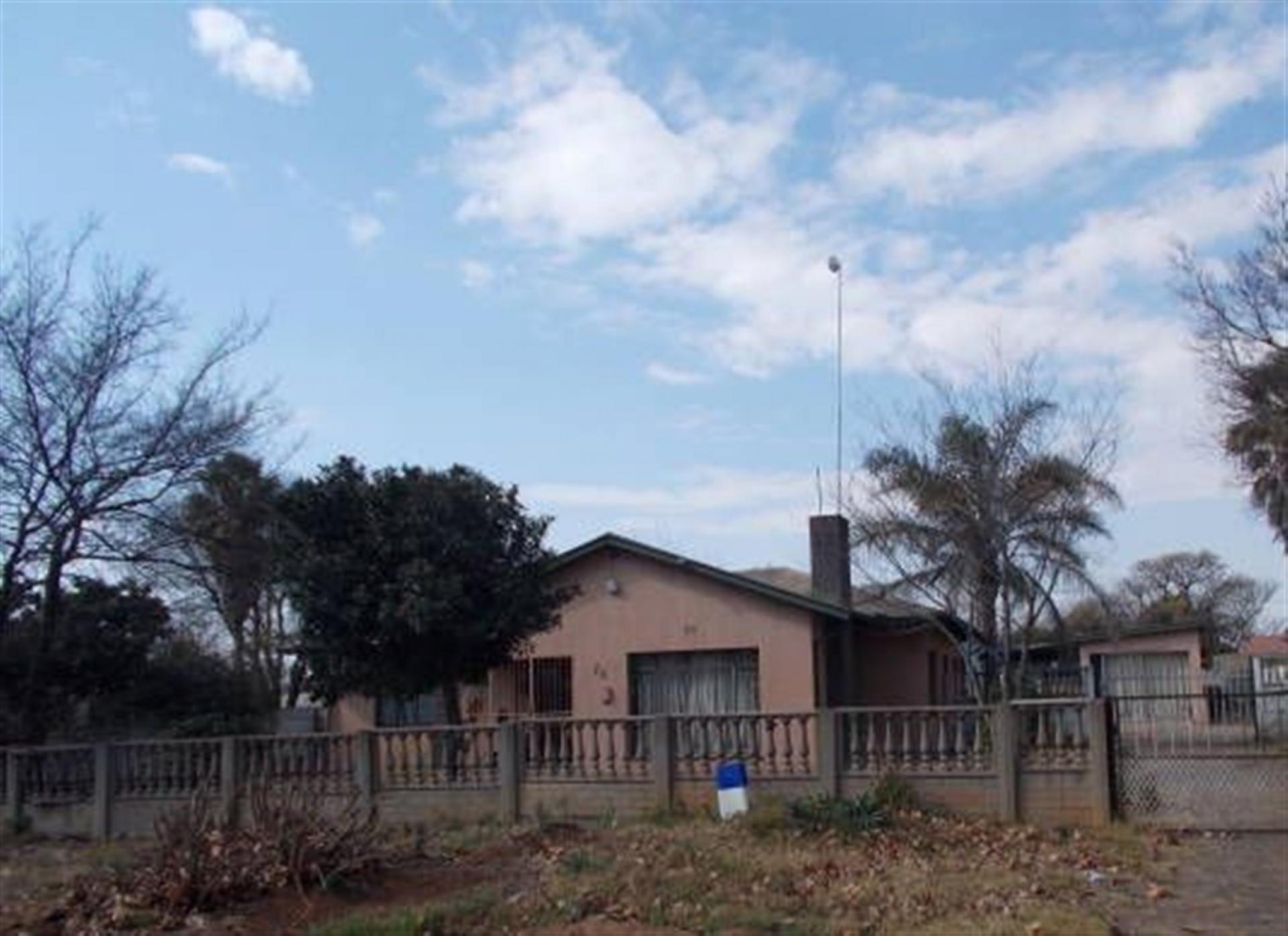Front View of property in Mineralia