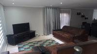 Lounges of property in Lenasia South