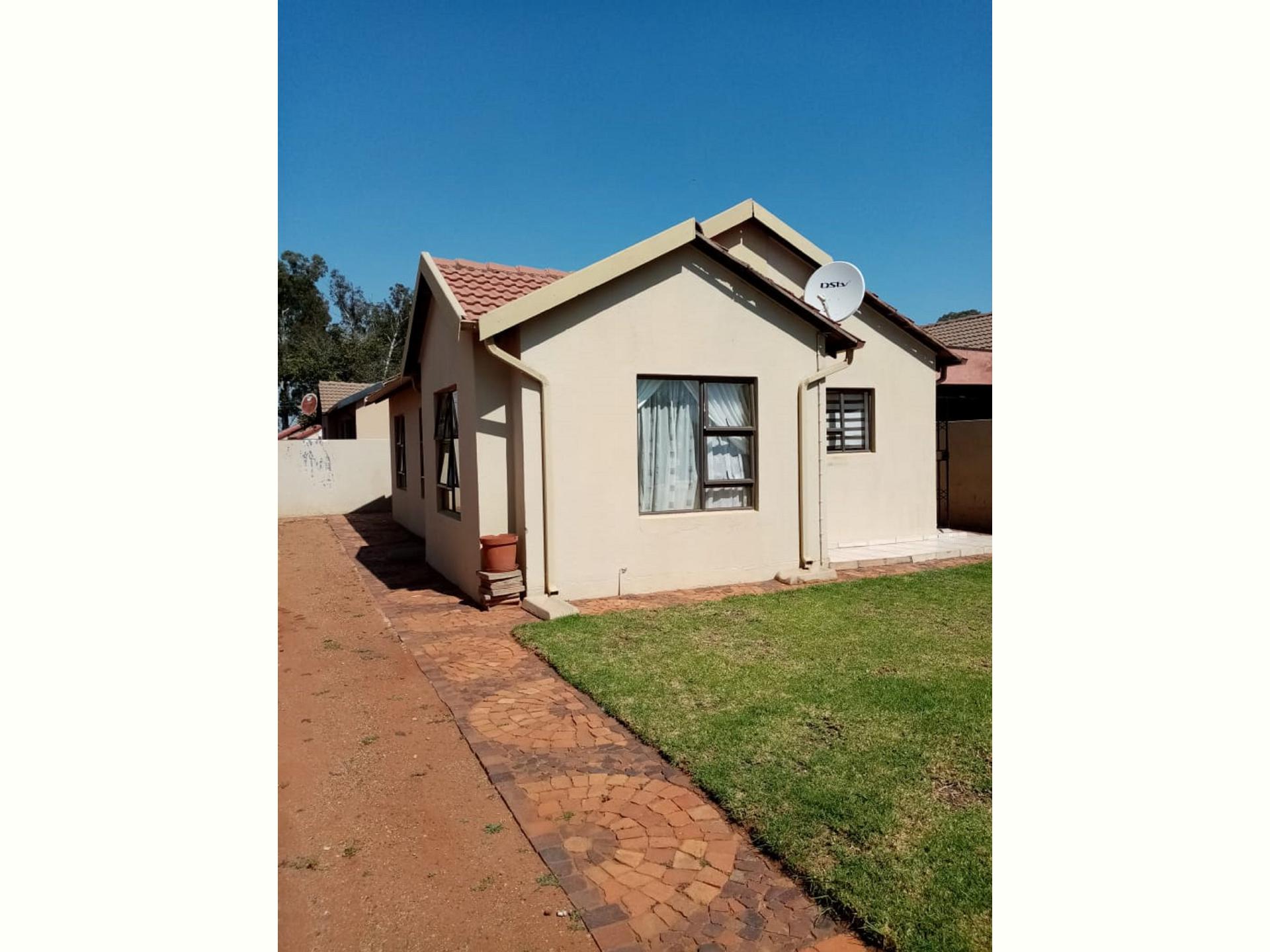 3 Bedroom House for Sale For Sale in Protea Glen MR444942