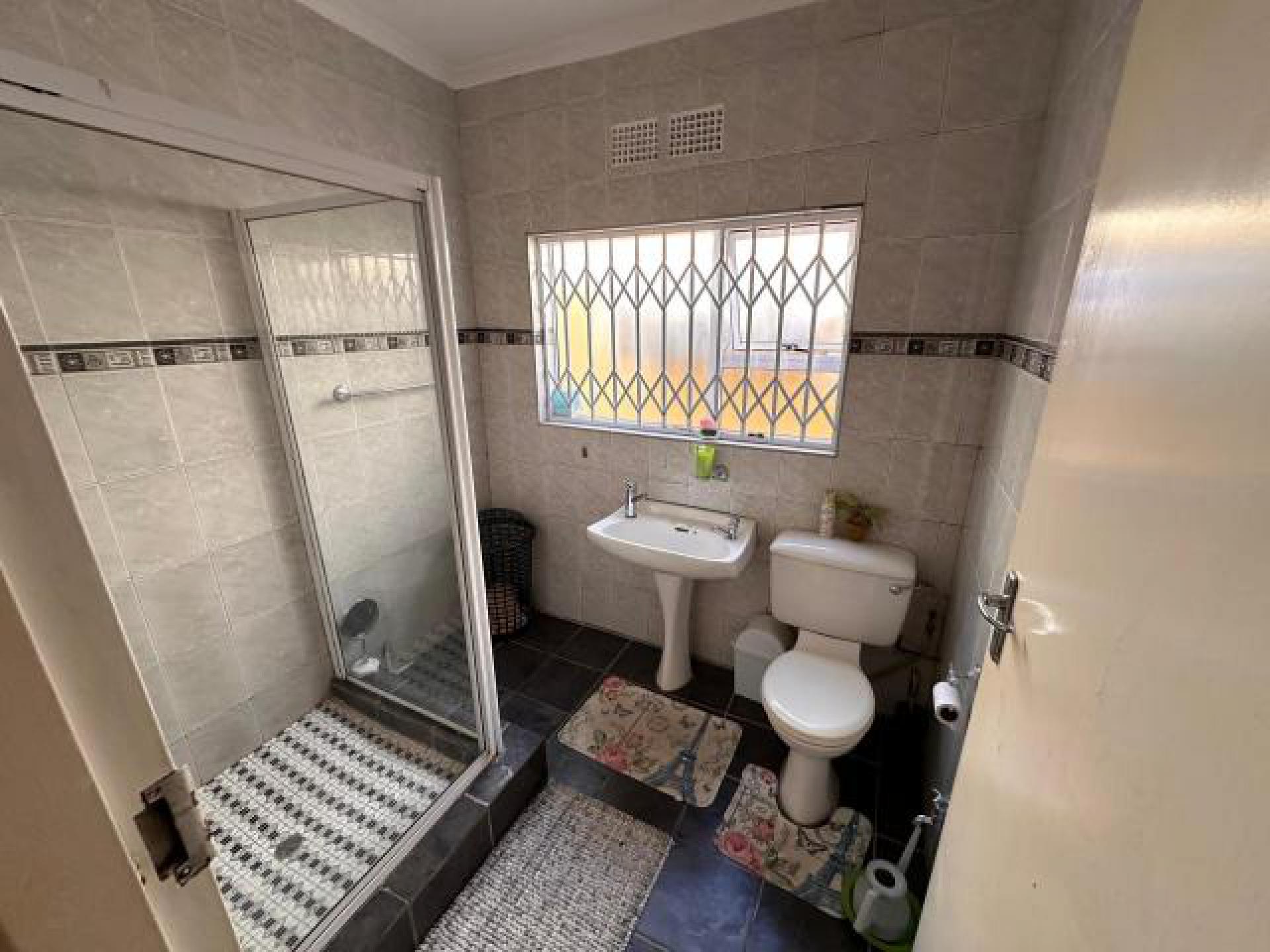 Bathroom 1 of property in King Williams Town
