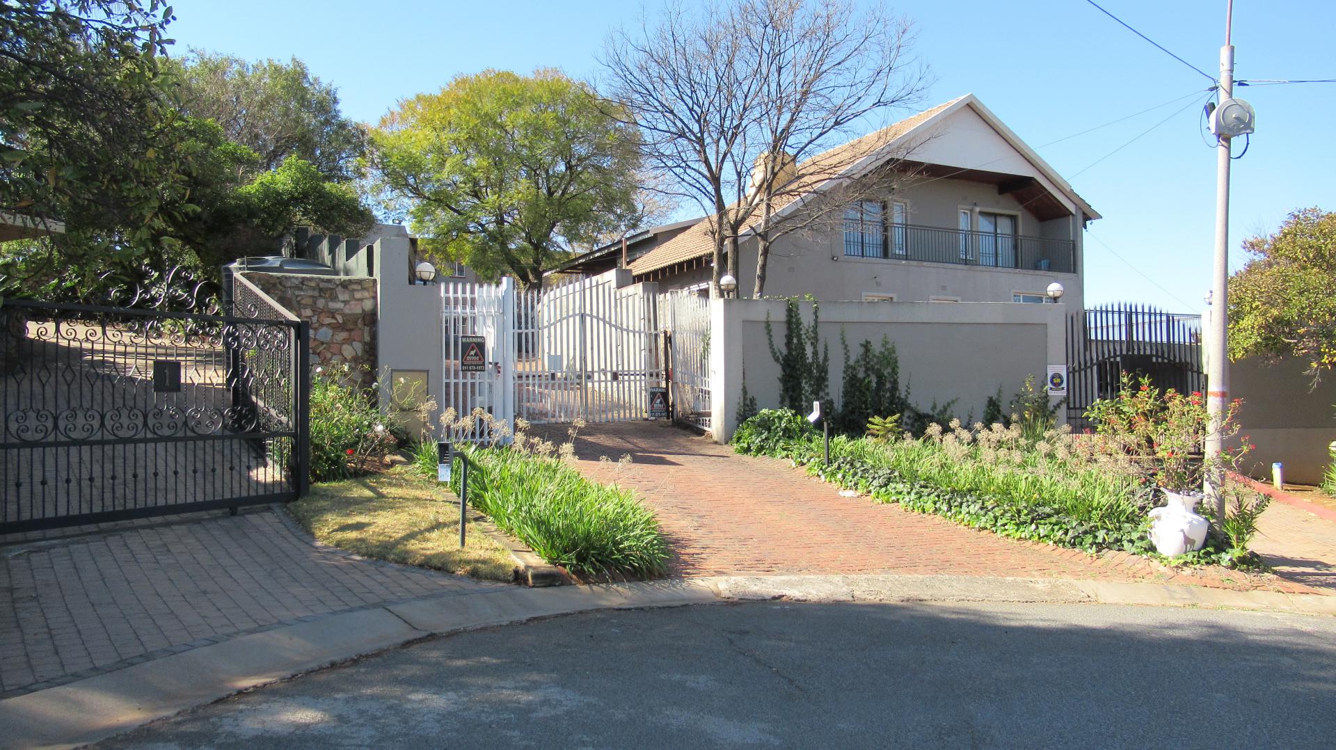 Front View of property in Constantia Kloof