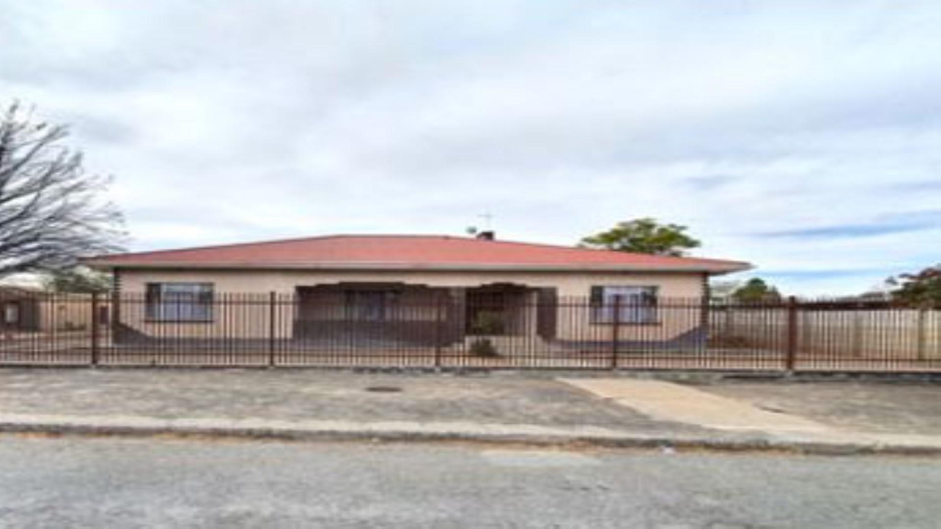 Front View of property in Beaufort West