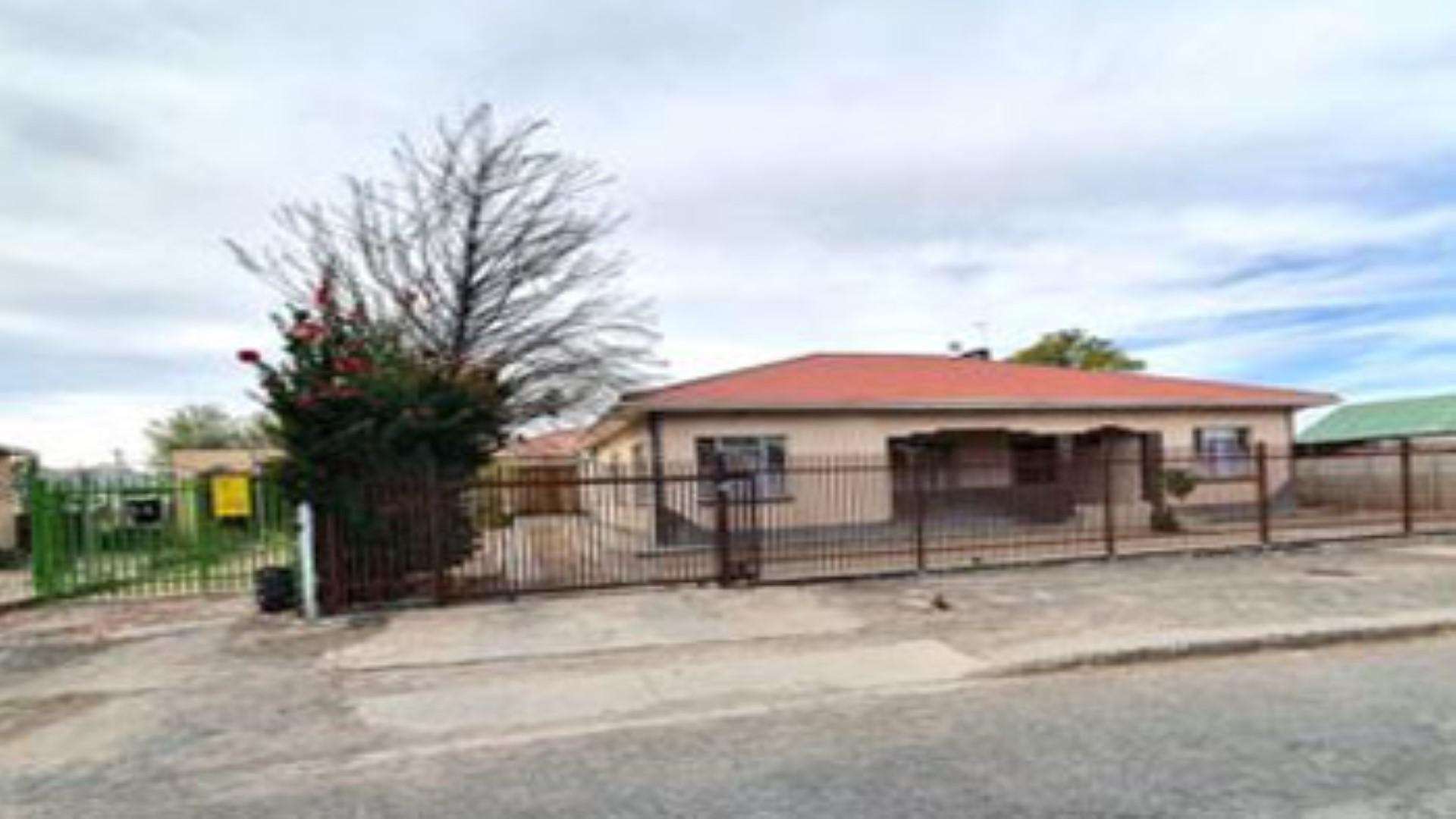 Front View of property in Beaufort West