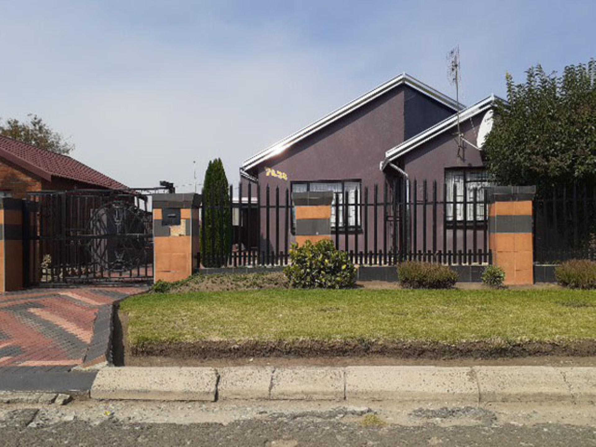 Front View of property in Embalenhle