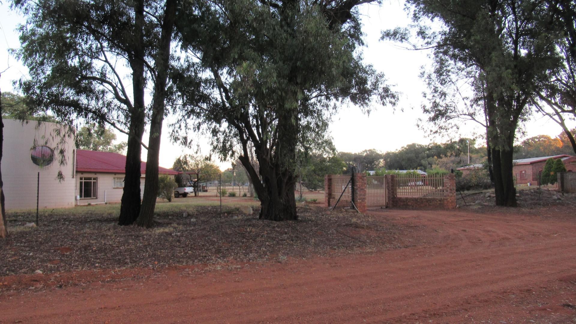 Front View of property in Valley Settlement