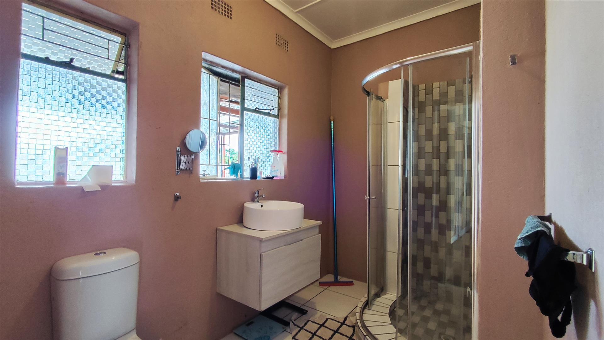 Main Bathroom - 6 square meters of property in Nigel