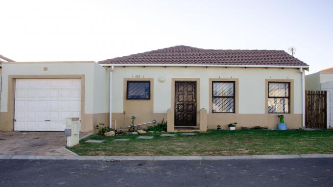 3 Bedroom House for Sale For Sale in Somerset West - Private Sale - MR446741