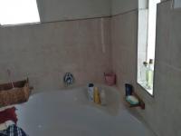 Main Bathroom - 7 square meters of property in Bisley