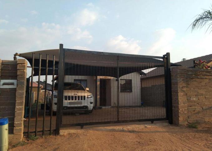 FNB SIE Sale In Execution 2 Bedroom House for Sale in Soshanguve East - MR448048