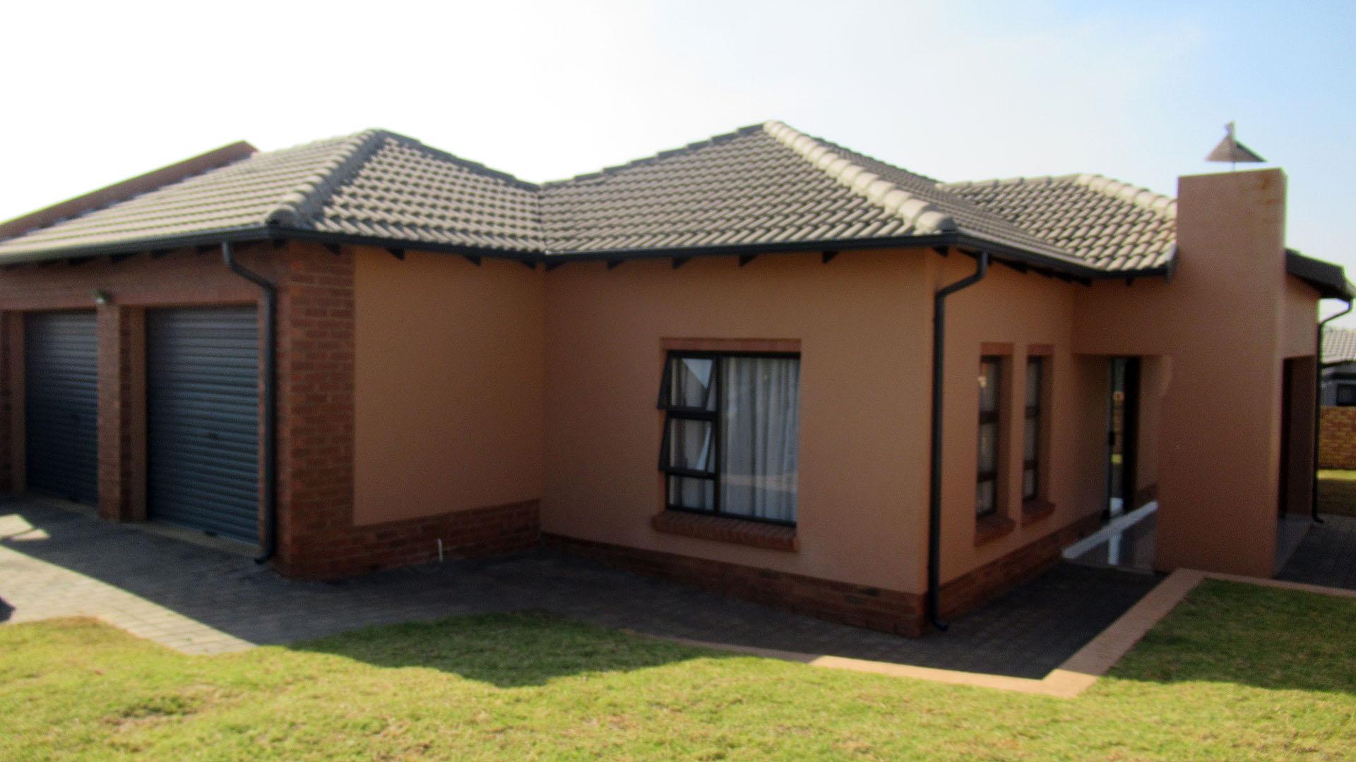 Front View of property in Clayville