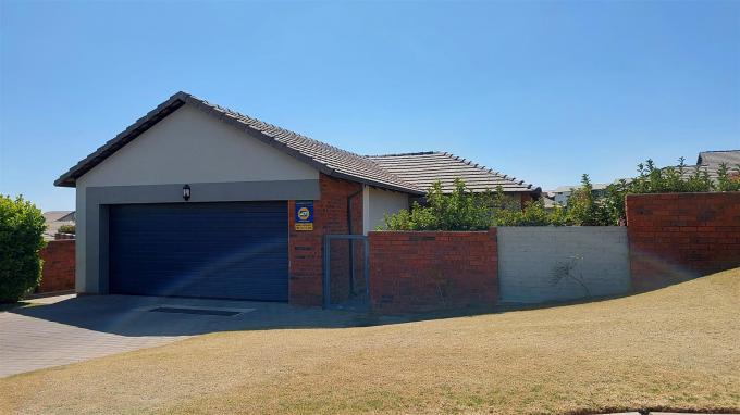 Complex For Sale in Rooihuiskraal