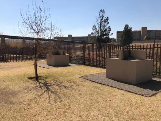1 Bedroom Apartment for Sale For Sale in Pioneer Park (Newcastle) - MR448402