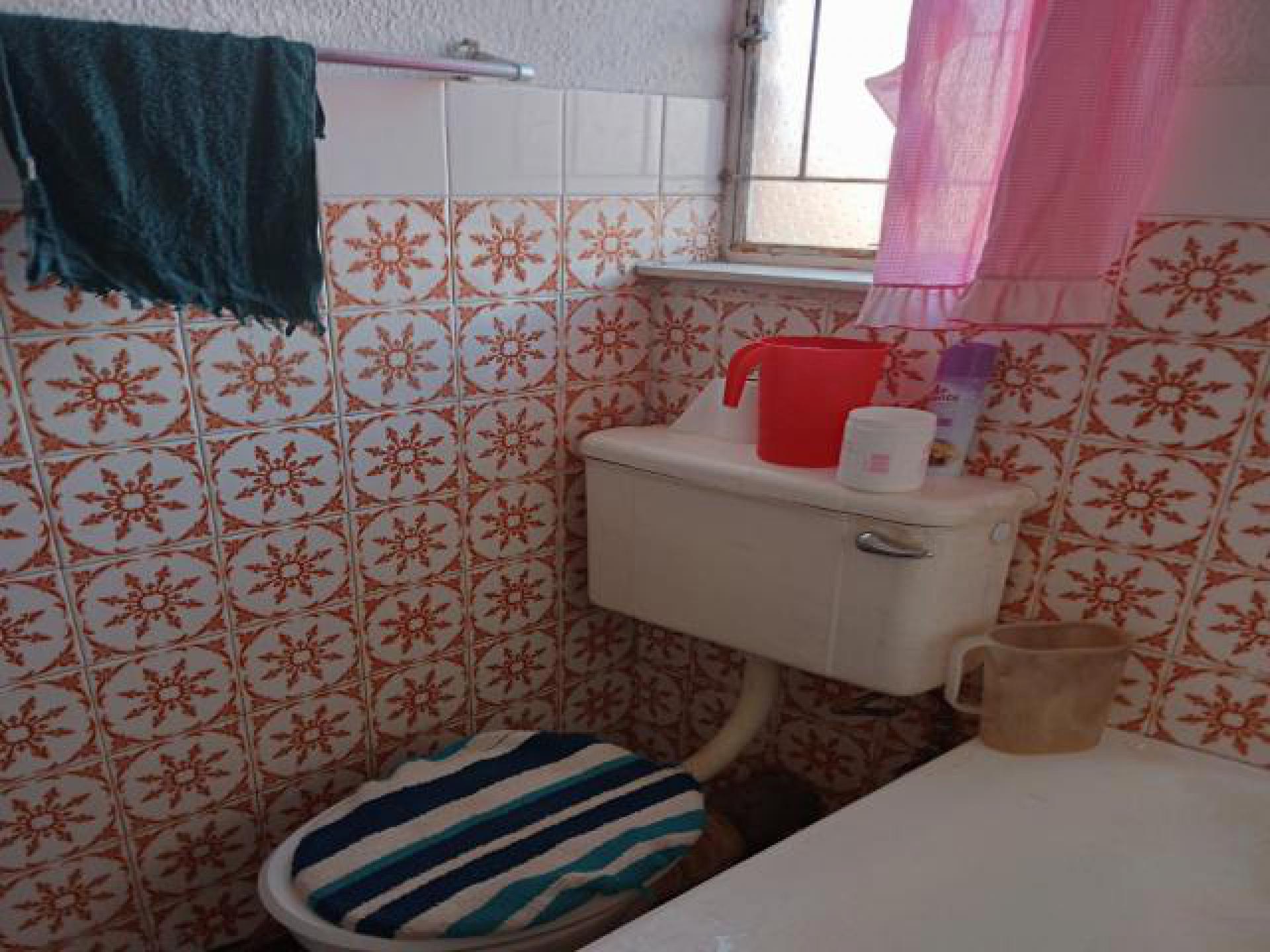 Bathroom 1 of property in Bedelia