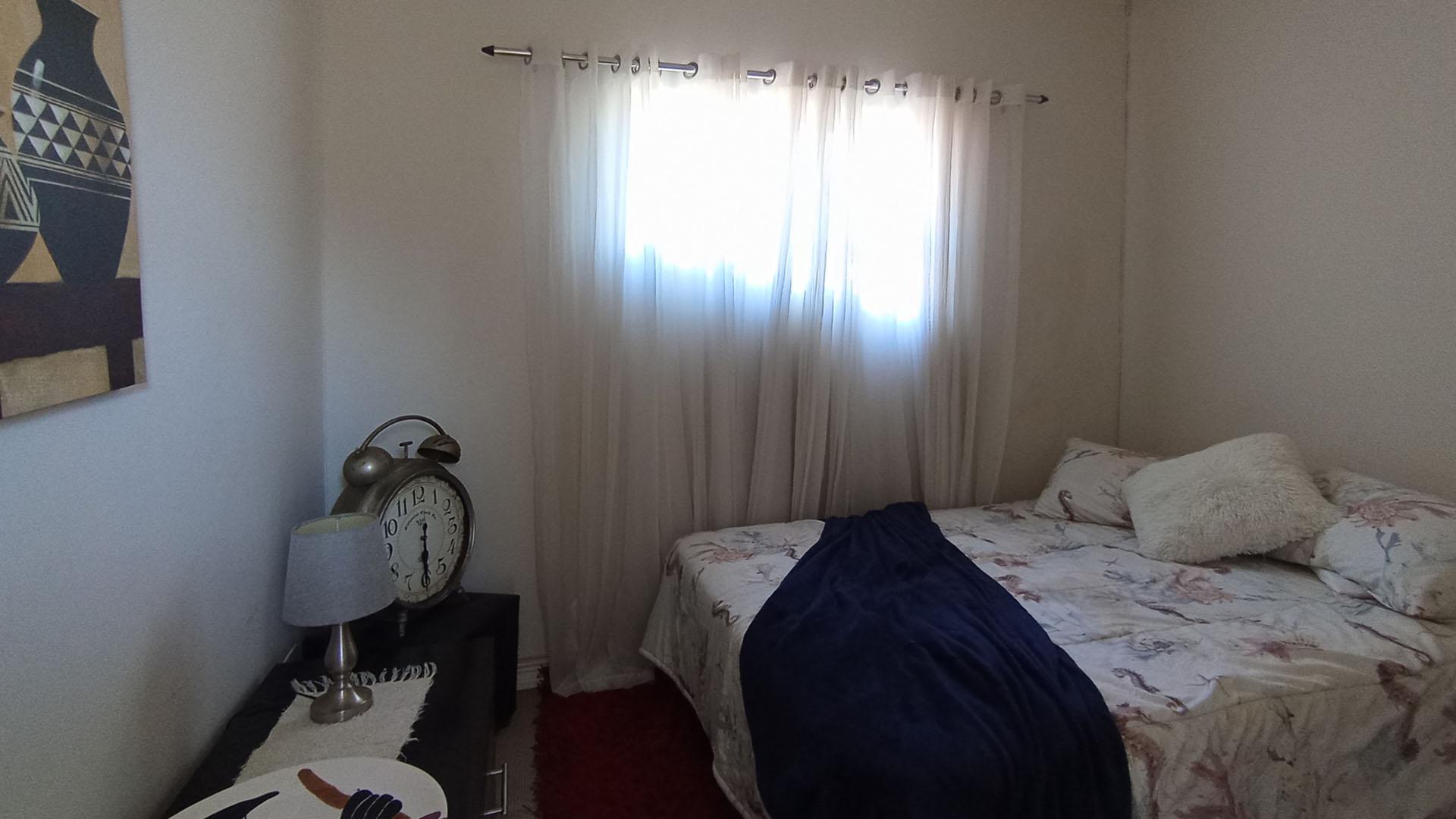 Bed Room 2 - 10 square meters of property in Melodie