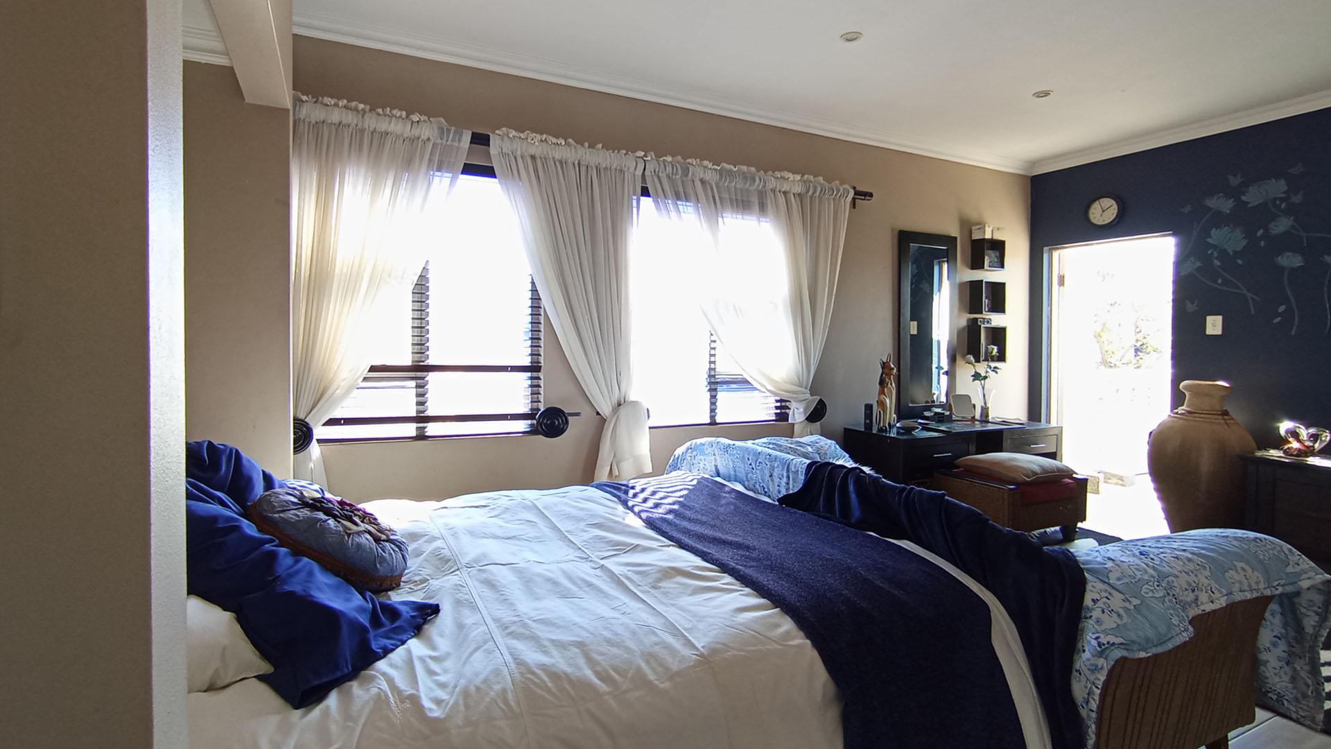 Main Bedroom - 33 square meters of property in Melodie