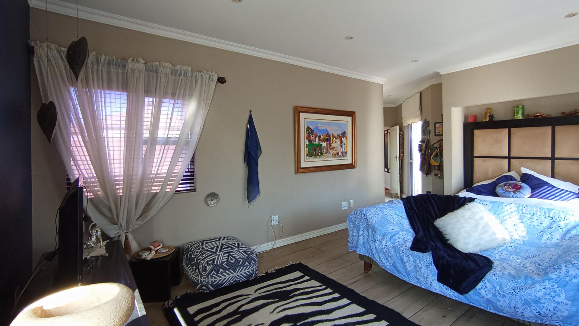 Main Bedroom - 33 square meters of property in Melodie