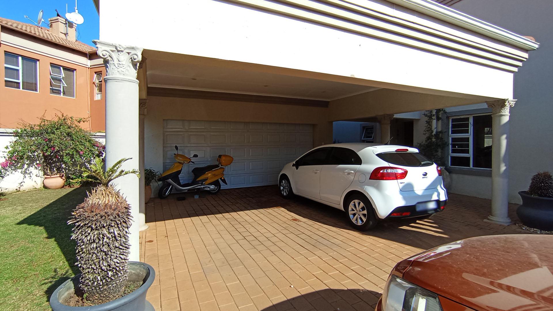 Front View of property in Melodie