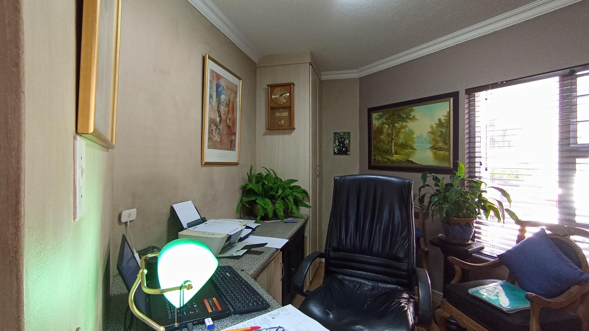 Study - 10 square meters of property in Melodie