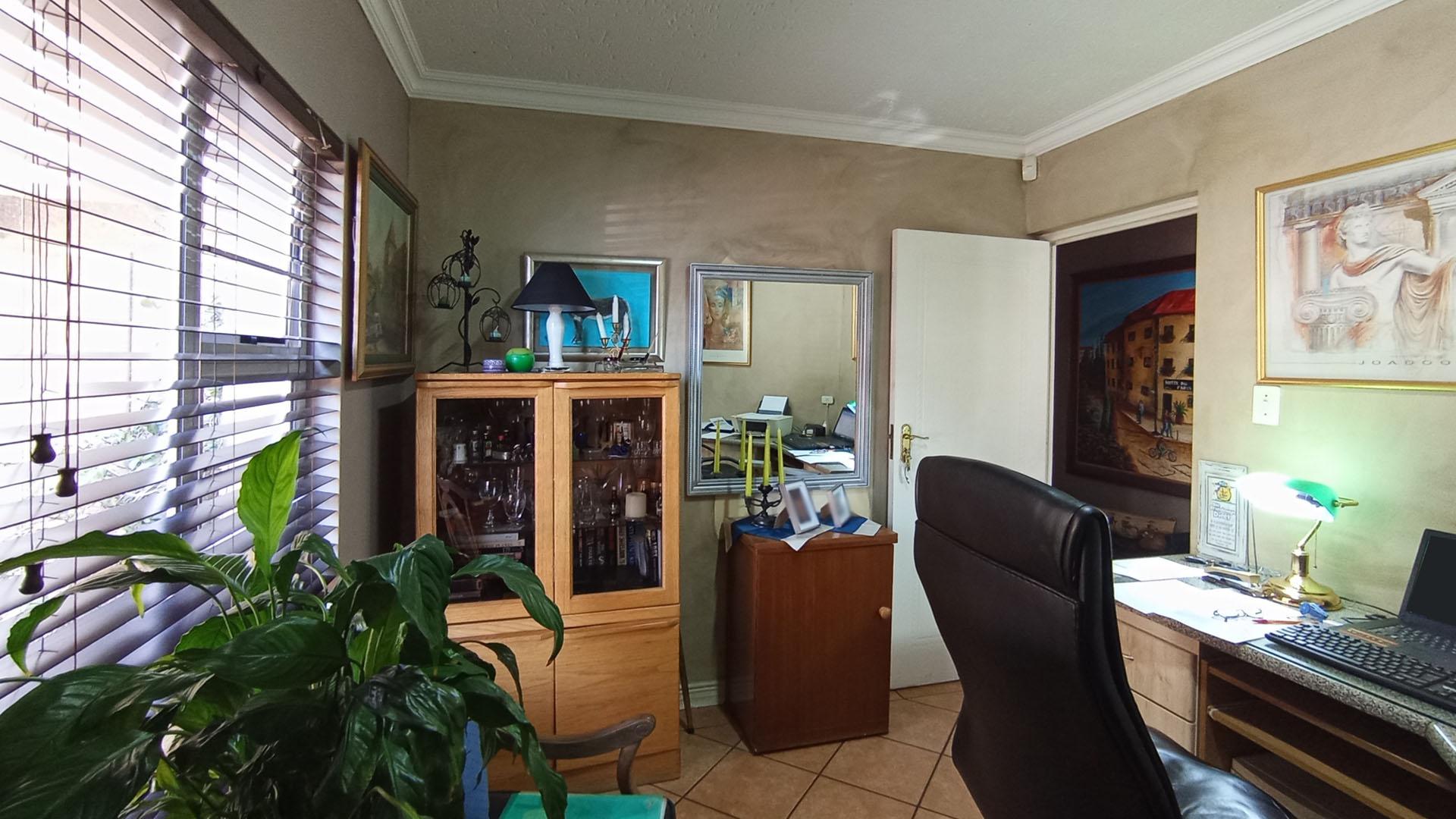 Study - 10 square meters of property in Melodie