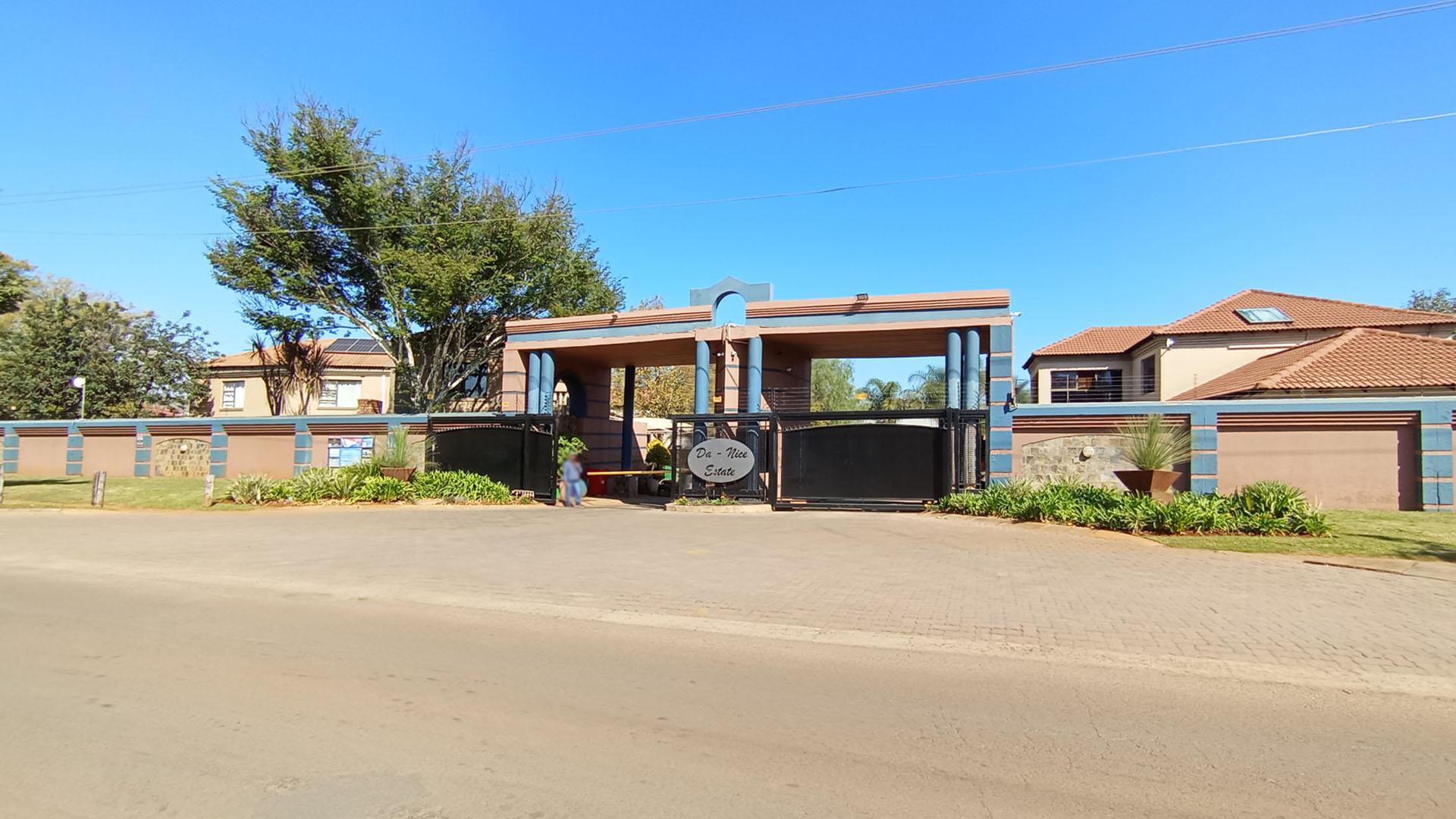 Front View of property in Melodie