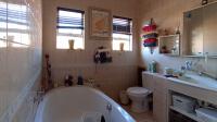 Main Bathroom - 7 square meters of property in Melodie