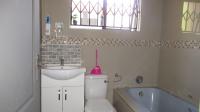 Bathroom 1 - 4 square meters of property in Sagewood