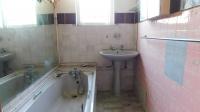 Bathroom 1 - 6 square meters of property in Essenwood